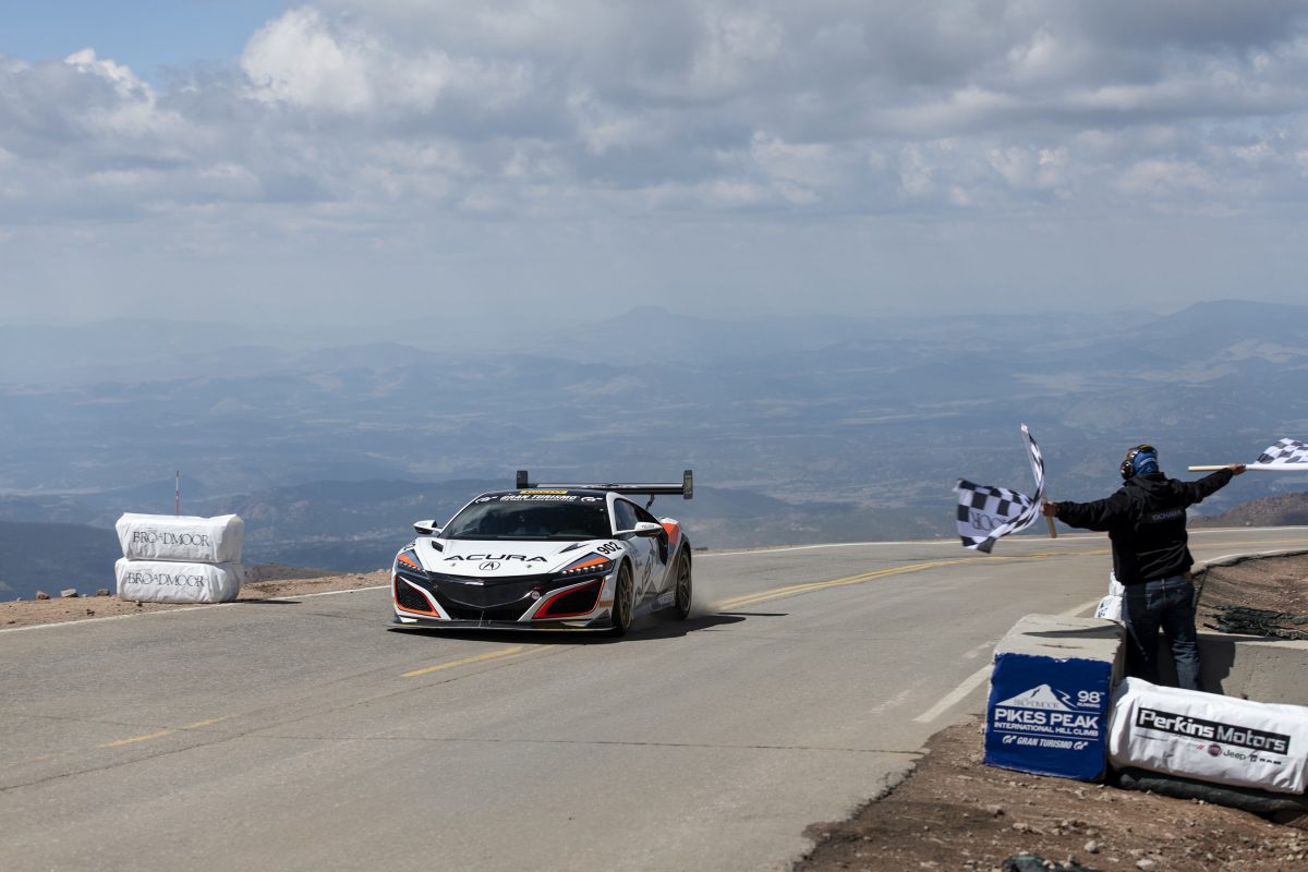 (English) Acura NSX Sets New Hybrid Production Car Record at Pikes Peak; 2021 TLX Races to Summit then Dealers