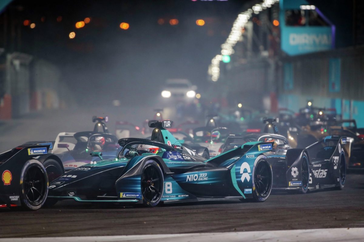 (English) Diriyah E-Prix underway as the first all-electric Formula E night race lights up the skies of Saudi Arabia